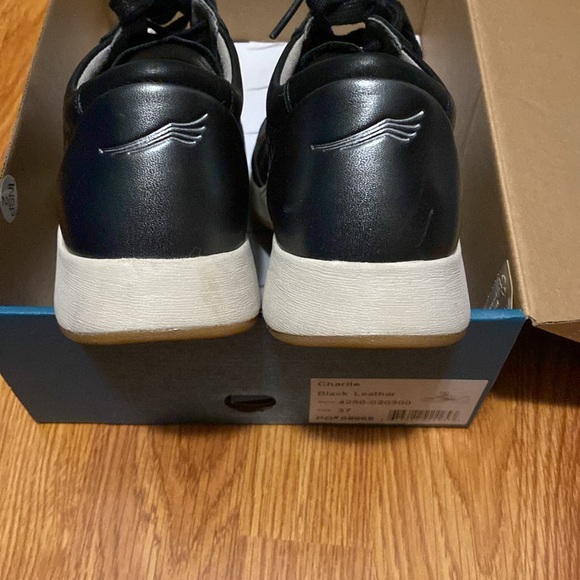 Dansko perforated sneakers - Picture 4 of 5